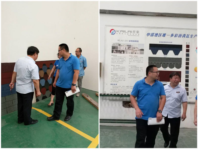 李工參觀公司瀝青瓦產品